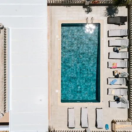 Rafaella Private Pool, Gym & Jacuzzi Peyia