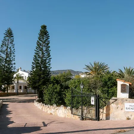 Rafaella Private Pool, Gym & Jacuzzi Villa