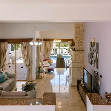 Rafaella Private Pool, Gym & Jacuzzi Villa