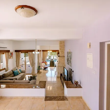 Rafaella Private Pool, Gym & Jacuzzi * Peyia