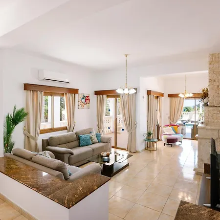 Villa Rafaella Private Pool, Gym & Jacuzzi