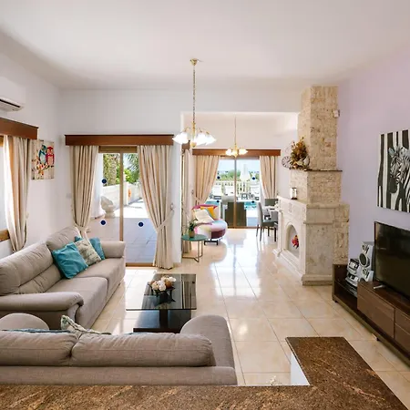 Rafaella Private Pool, Gym & Jacuzzi
