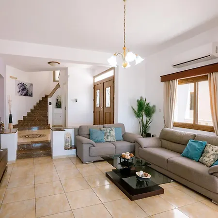 Villa Rafaella Private Pool, Gym & Jacuzzi *