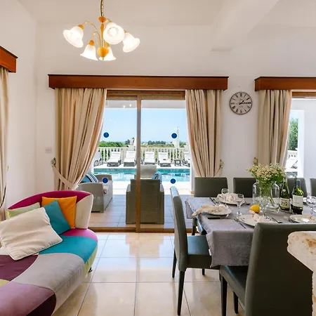 Rafaella Private Pool, Gym & Jacuzzi Villa Peyia