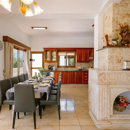 Villa Rafaella Private Pool, Gym & Jacuzzi Peyia