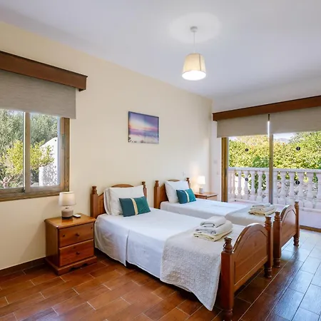 Rafaella Private Pool, Gym & Jacuzzi *