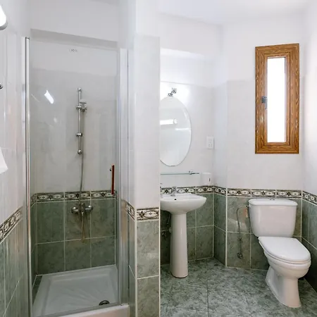 Rafaella Private Pool, Gym & Jacuzzi *