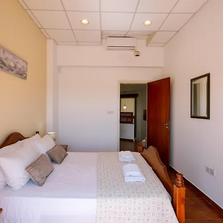 Rafaella Private Pool, Gym & Jacuzzi Villa