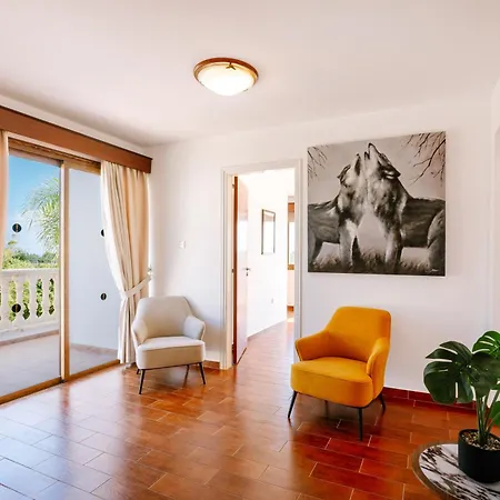 Rafaella Private Pool, Gym & Jacuzzi Peyia