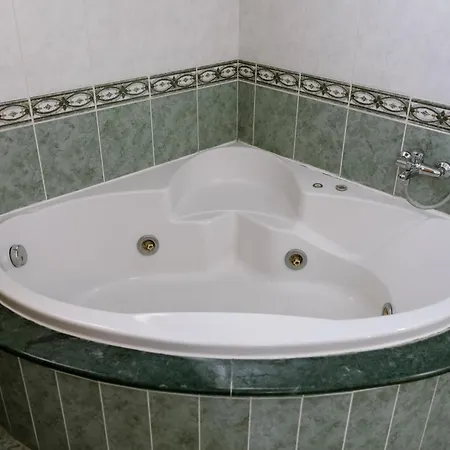 Villa Rafaella Private Pool, Gym & Jacuzzi Peyia