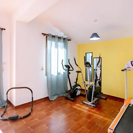 Rafaella Private Pool, Gym & Jacuzzi Peyia