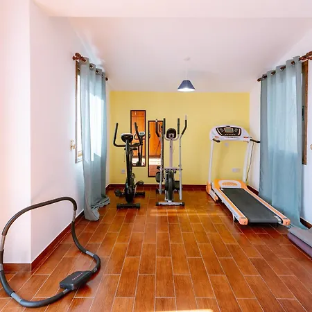Rafaella Private Pool, Gym & Jacuzzi Villa