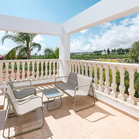 Rafaella Private Pool, Gym & Jacuzzi Villa