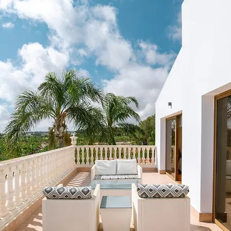 Rafaella Private Pool, Gym & Jacuzzi Villa