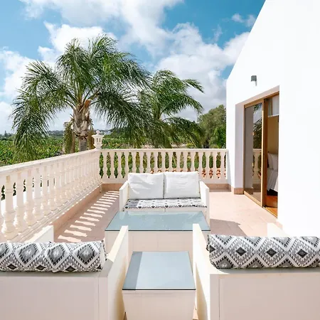Villa Rafaella Private Pool, Gym & Jacuzzi