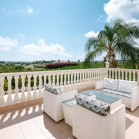 Rafaella Private Pool, Gym & Jacuzzi Peyia