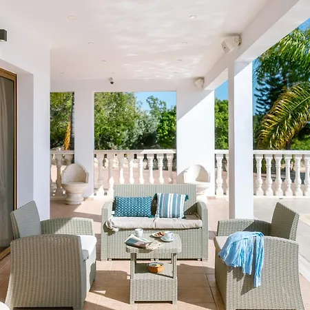 Rafaella Private Pool, Gym & Jacuzzi