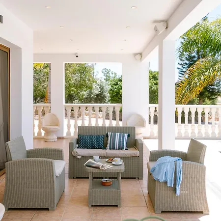 Villa Rafaella Private Pool, Gym & Jacuzzi