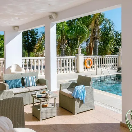 Villa Rafaella Private Pool, Gym & Jacuzzi