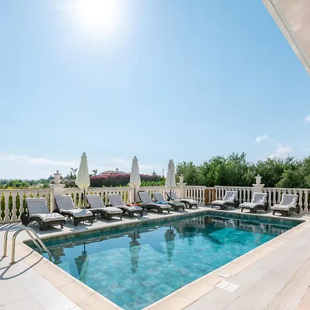 Rafaella Private Pool, Gym & Jacuzzi Villa