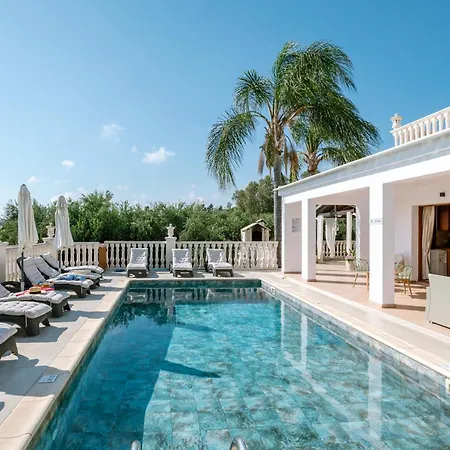 Rafaella Private Pool, Gym & Jacuzzi Peyia
