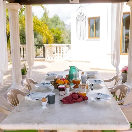 Rafaella Private Pool, Gym & Jacuzzi Villa Peyia